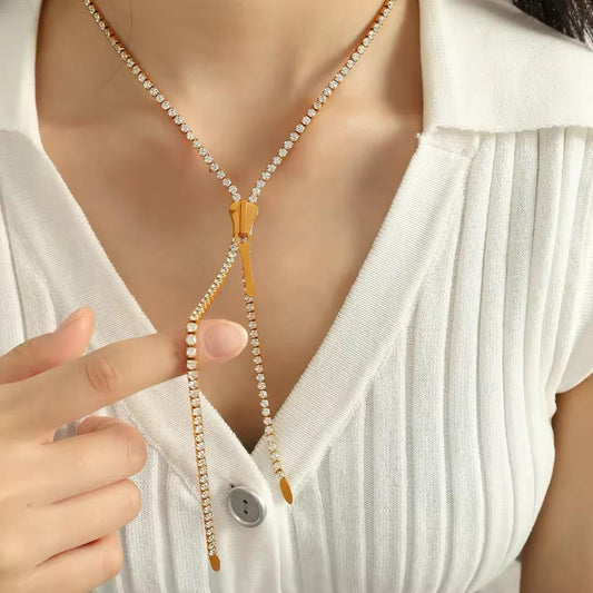 'Golden Toggle Lariat Necklace - Minimal Glam Redefined'