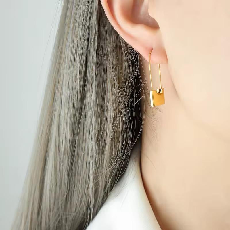 MInimal Luxe Drop Earrings