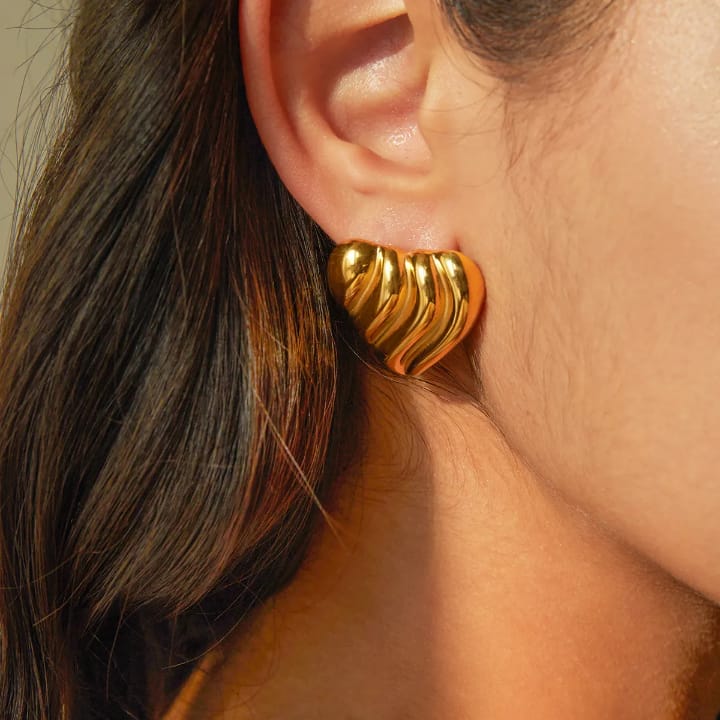 Chunky heart studs