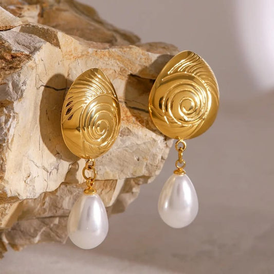 Swirl pearl drop - Where art deco meets classic grace