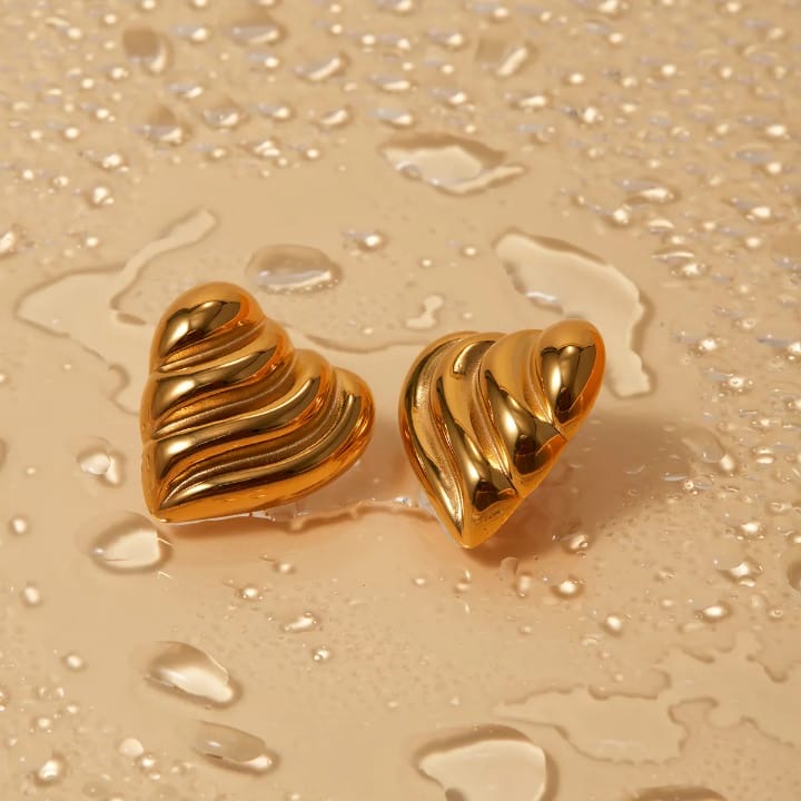 Chunky heart studs